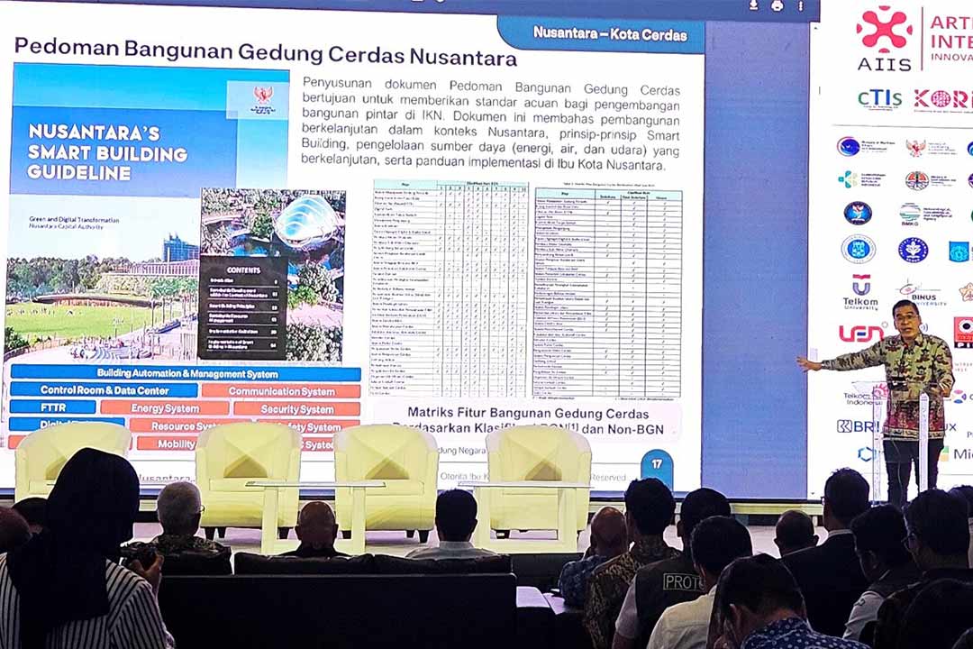 Deputi Bidang Transformasi Hijau dan Digital Otorita IKN, Prof. Mohammed Ali Berawai menyampaikan paparannya mengenai Kota Cerdas Nusantara dalam agenda Artificial Intelligence Summit (AIIS) 2023.