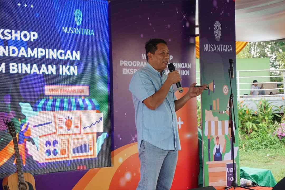 Deputi Sosial, Budaya, dan Pemberdayaan Masyarakat Alimuddin memberikan sambutannya di Alun-Alun Taruna Desa Bukit Raya pada Minggu (17/9/2023)