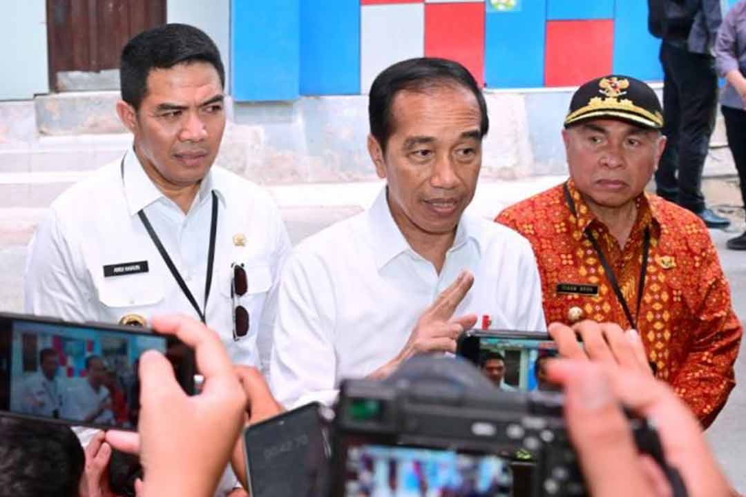 Presiden Republik Indonesia, Joko Widodo, saat mengunjungi Pasar Merdeka. Kamis (21/9/2023).