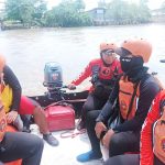 Tim Basarnas saat melaksanakan penyusuran di perairan Sungai Mahakam