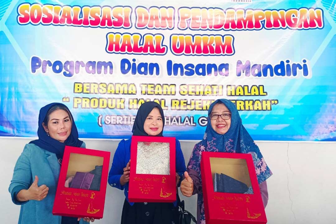Hj Yusdiana Hakim, Miss Egi, dan Bunda Arita.