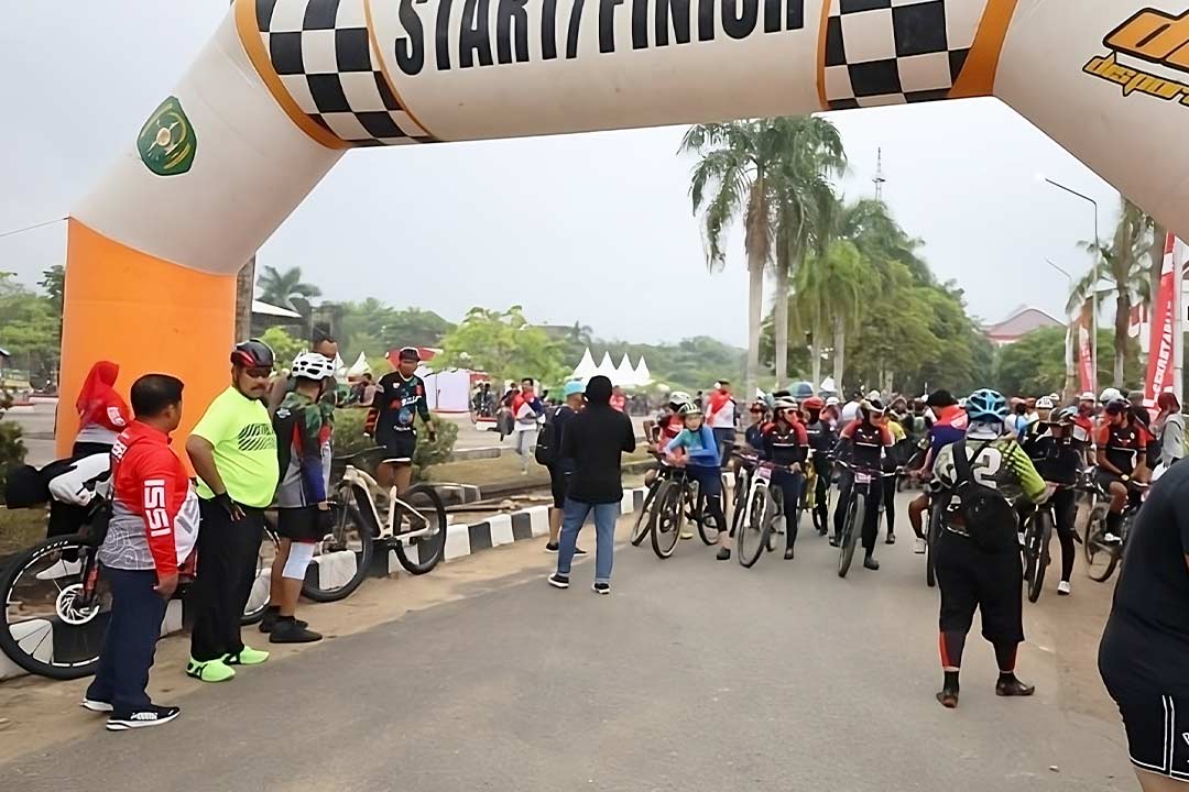 Bupati Edi Damansyah Lepas Peserta Jambore Mountain Bike Begodak Padang Huma ke-10