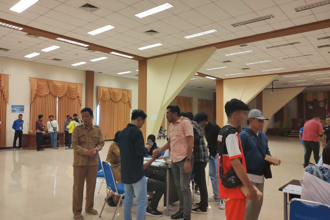 Pembagian bonus untuk Porprov 2022 di Gedung Auditorium Dispora Bontang, Senin (9/10/2023).