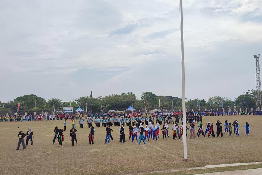 Dua Ribu Penari Jepen Melakukan Gladi Bersih untuk HUT ke-24 Kota Bontang, di Lapangan Stadion Bessai Berinta.
