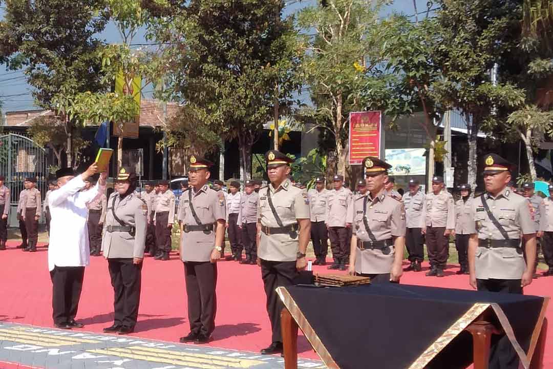 Upacara Sertijab Pengangkatan 5 perwira menengah dan pertama di lapangan Mapolres Kota Batu, Rabu, 4 Oktober 2023.