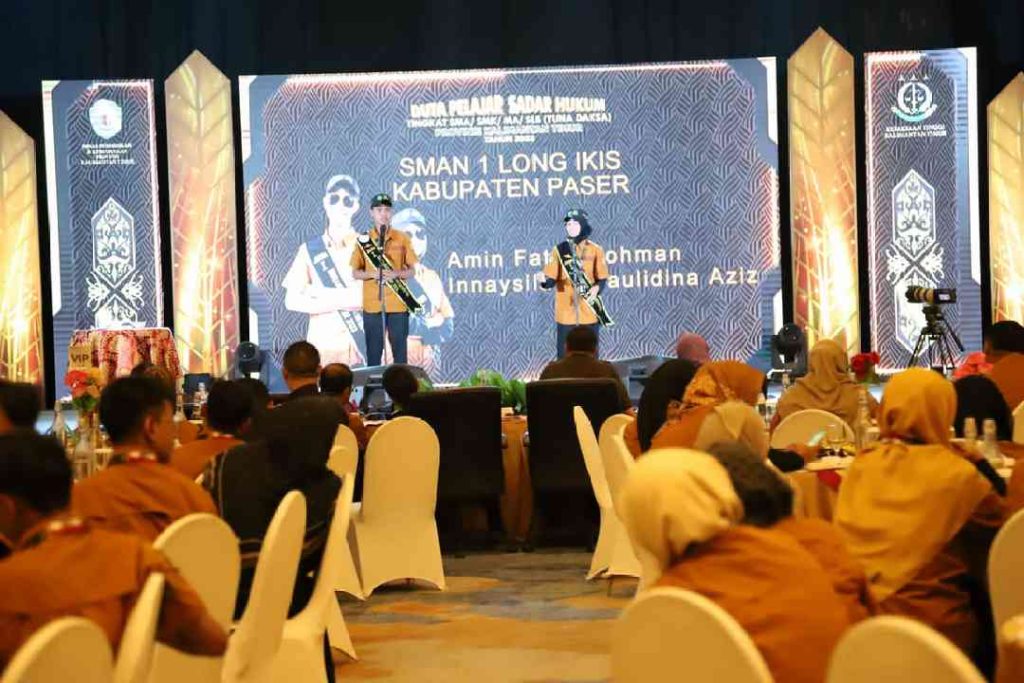 Penampilan Amin Fatku Rohman dan Innaysila Trimaulidina Aziz dari SMAN 1 Long Ikis, Kabupaten Paser