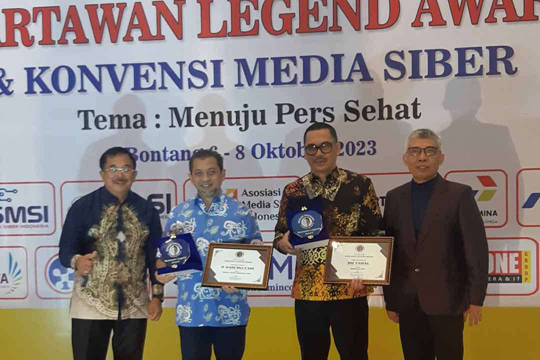Menerima penghargaan “Loyalty Journalism Award.”