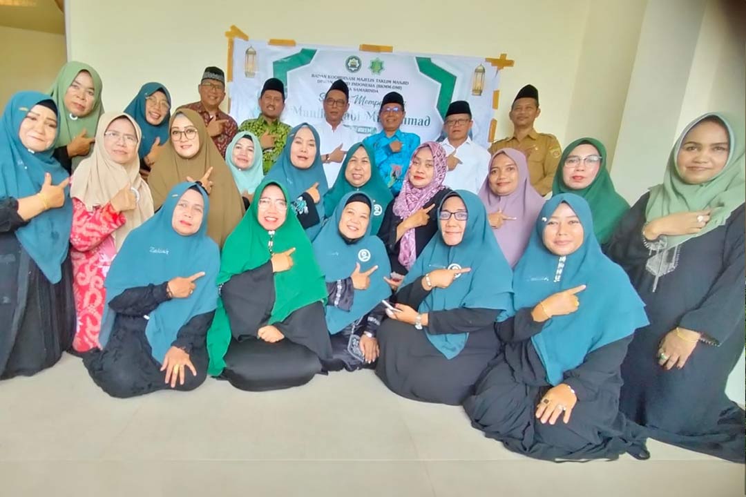 Jamaah, Anggota Badan koordinasi Majelis Taklim Masjid Dewan Masjid Indonesia (BKMM-DMI) Kota Samarinda bersama pengurus MUI Kota Samarinda