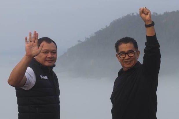 Bersama Bupati Paser dr Fahmi Fadli di Gunung Embun.