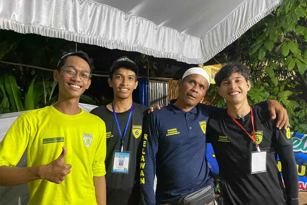 Samlawi bersama Relawan lain