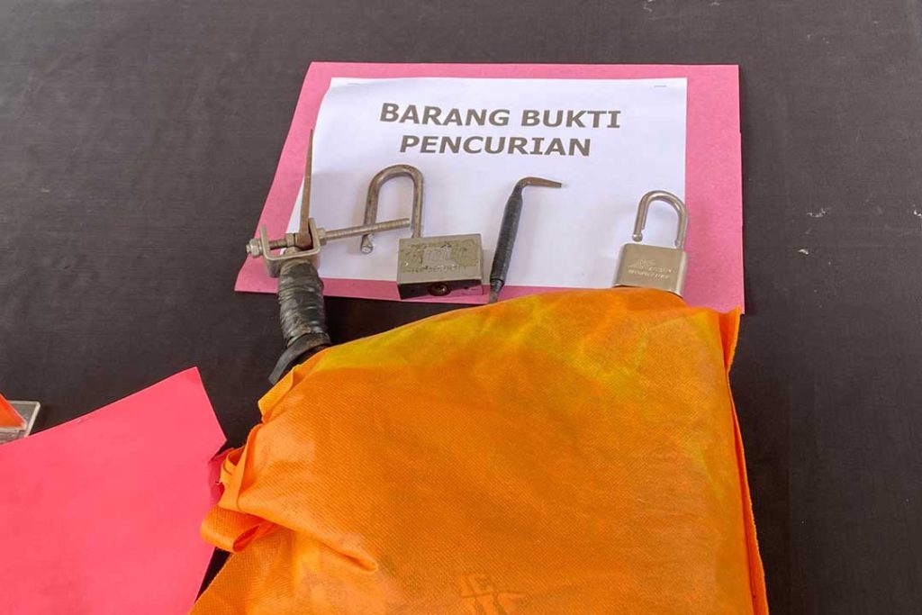 Barang bukti dari berbagai kasus