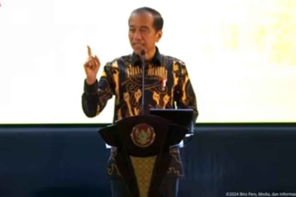 Presiden Joko Widodo saat menyampaikan amanatnya dalam Pembukaan Rakernas APEKSI di Balikpapan.