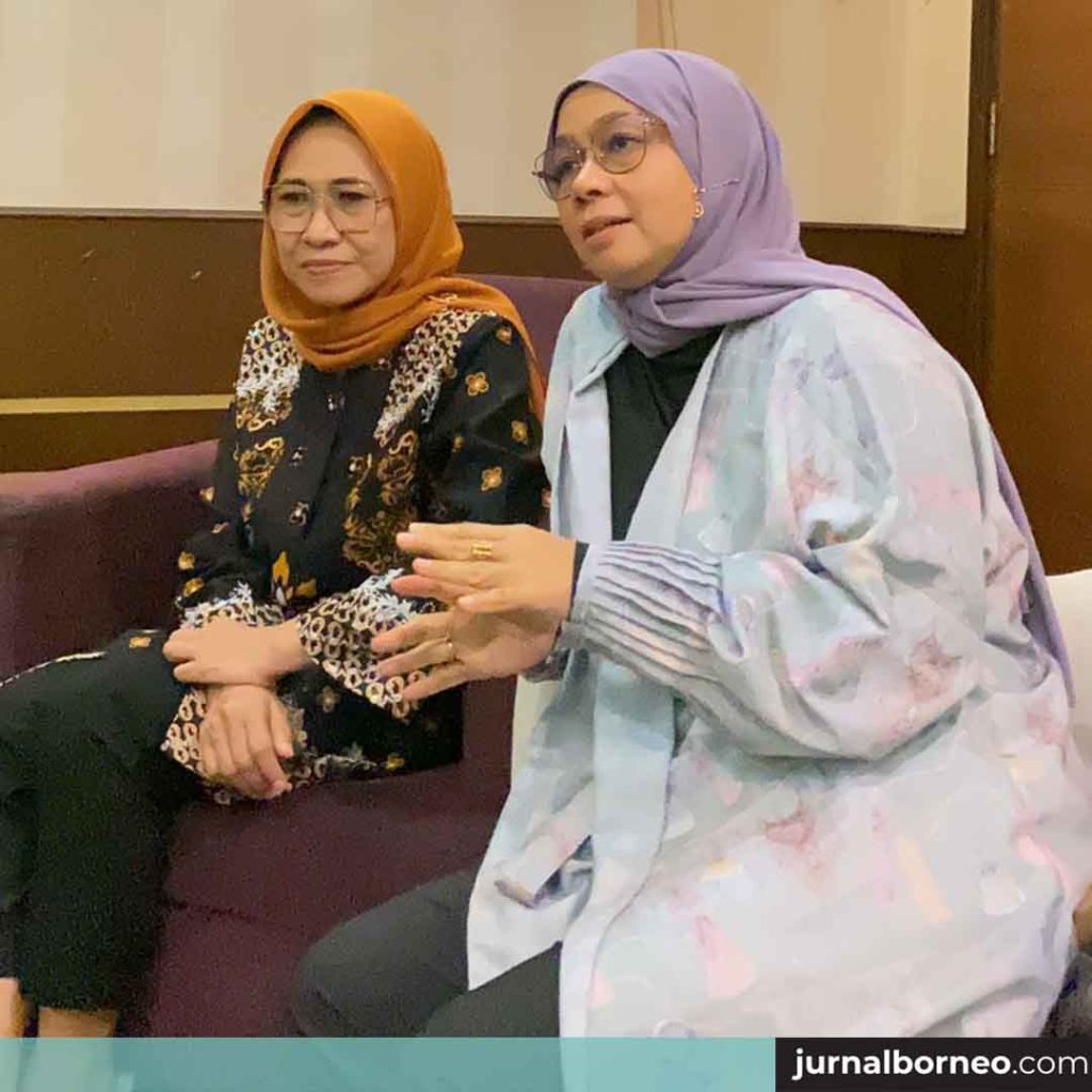Kepala Balai Guru Penggerak (BGP) Kalimantan Timur, Wiwik Setiawati (jilbab ungu) bersama Wakil Ketua Komisi X DPR RI, Hetifah Sjaifudin