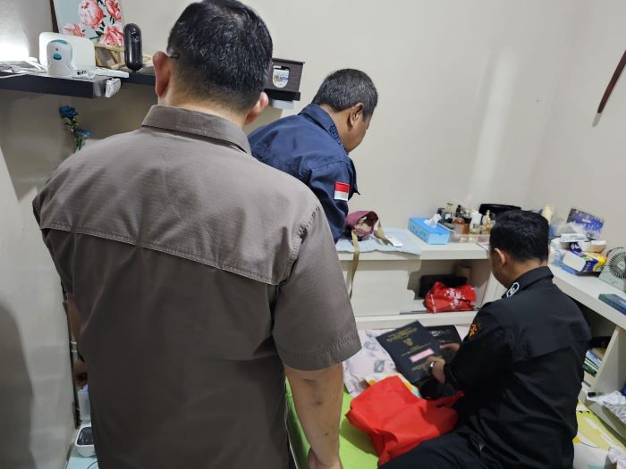 Penggeledahan dilakukan oleh penyidik Kejaksaan Tinggi Kaltim