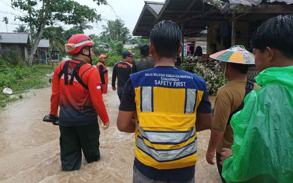 Salah satu lokasi di Kelurahan Sungai Siring Samarinda yang terendam banjir sedalam lutut orang dewasa