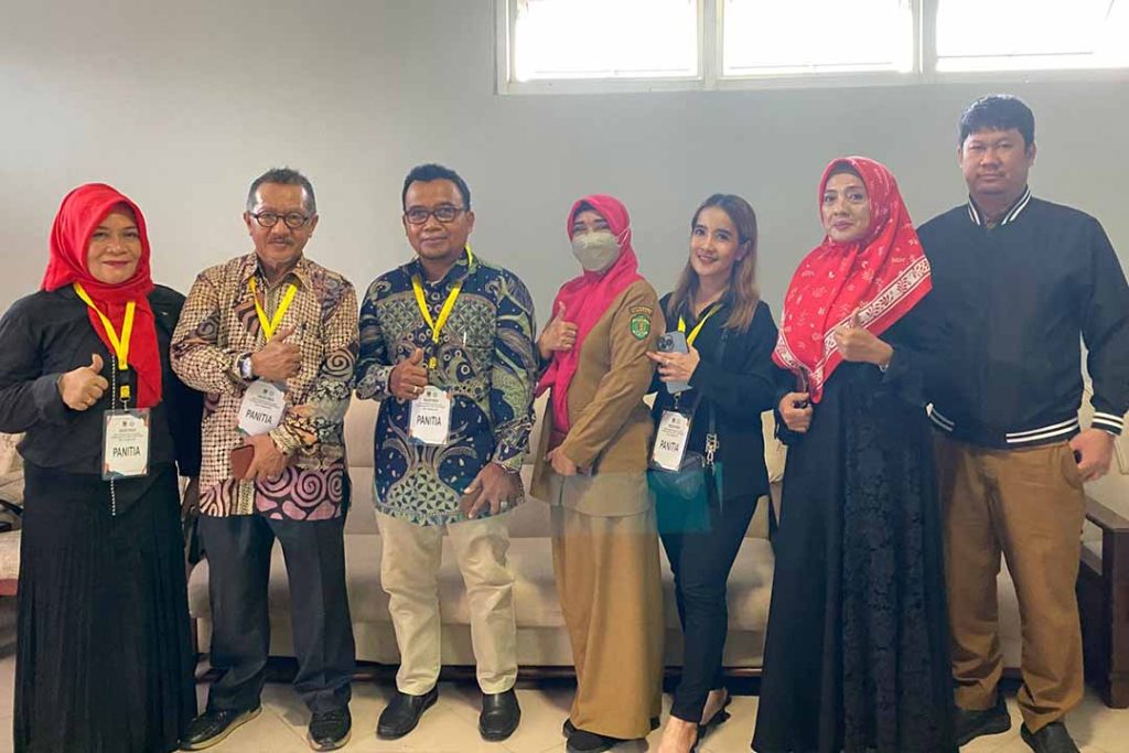 Eddy Kuswady bersama anggota Panitia acara
