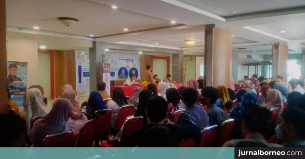 Masyarakat Ketapang dan Tenaga pendidik (guru) mengikuti penyampaian materi dari Kepala BBPOM Pontianak, Senin siang (10/09/2024) - Agus Safarudin