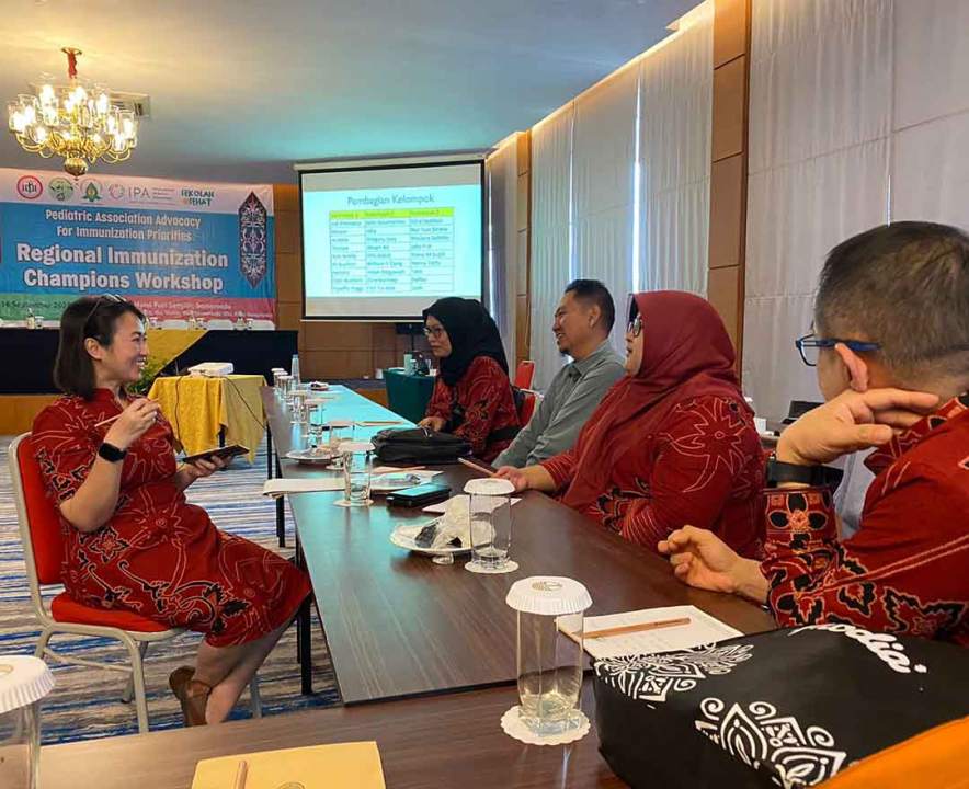 Beberapa dokter anak di Kaltim berdiskusi