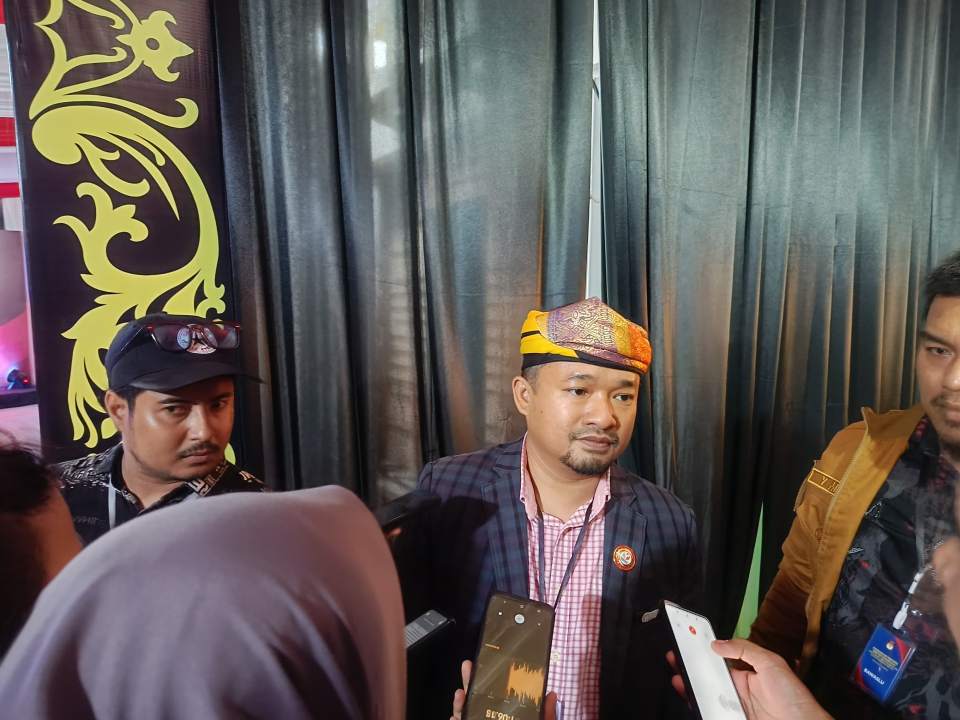 Kordinator Divisi (Kordiv) Hukum dan Penyelesaian Sengketa Bawaslu Kaltara, Sulaiman saat di wawancarai awak Media
