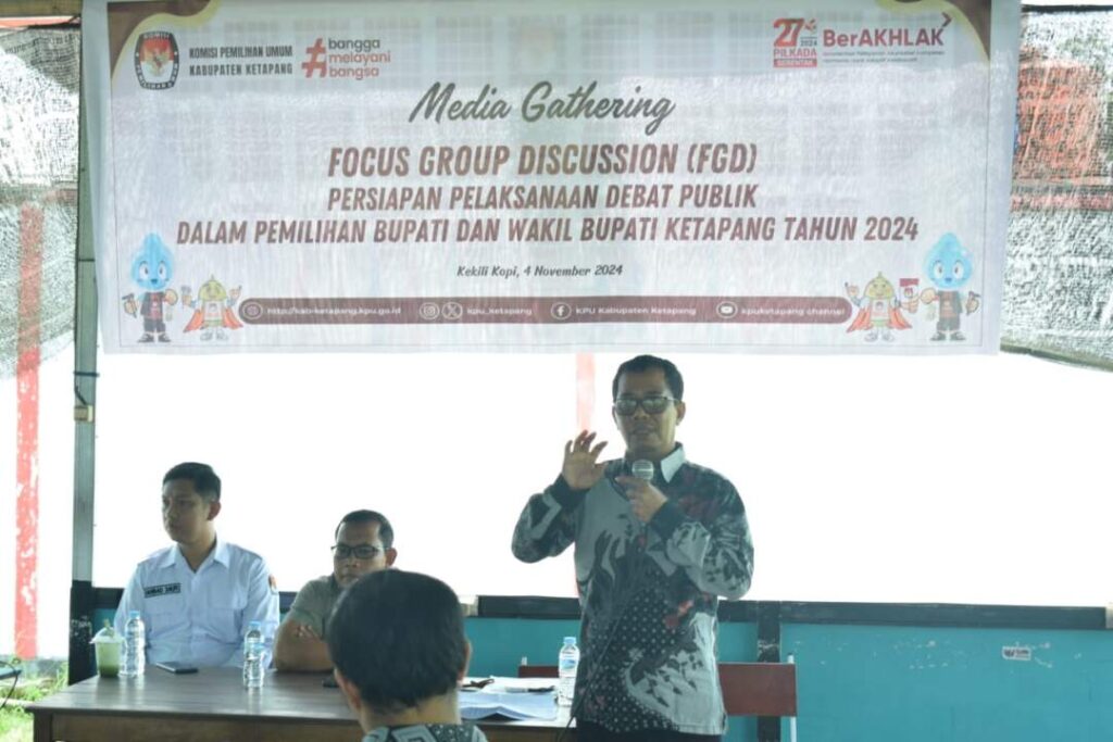 Ketua KPU Ketapang Ahmad Siddiq pastikan Soal untuk Debat Publik Cabup dan Cawabup Ketapang 2024 terjaga kerahasiaannya, Senin (04/11/204) - Istimewa