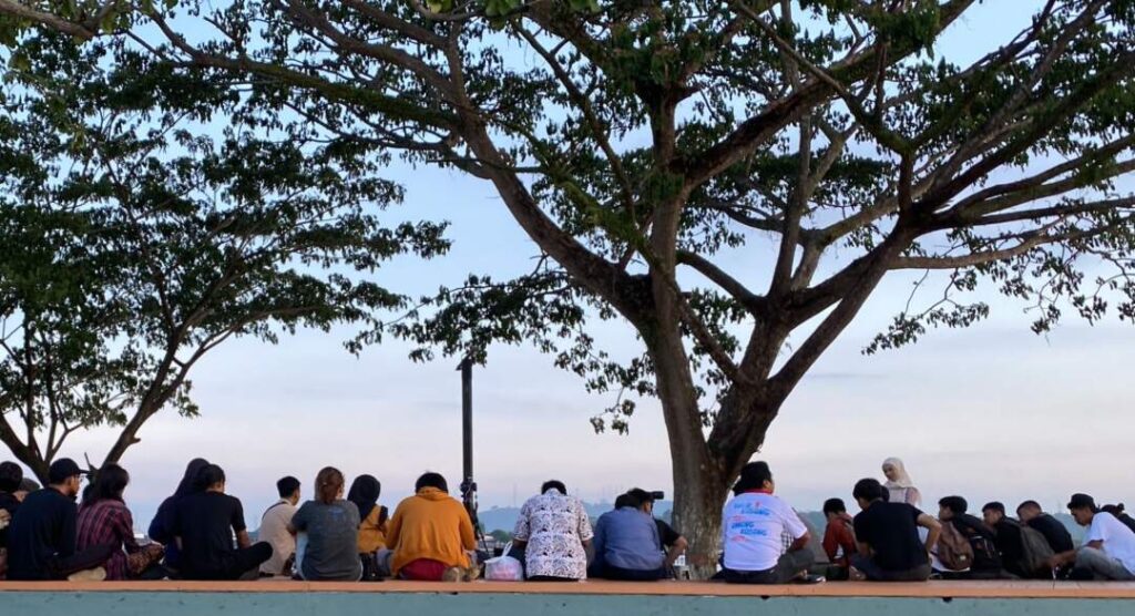 Para mahasiswa yang menghadiri kegiatan NgoPi Kaltim