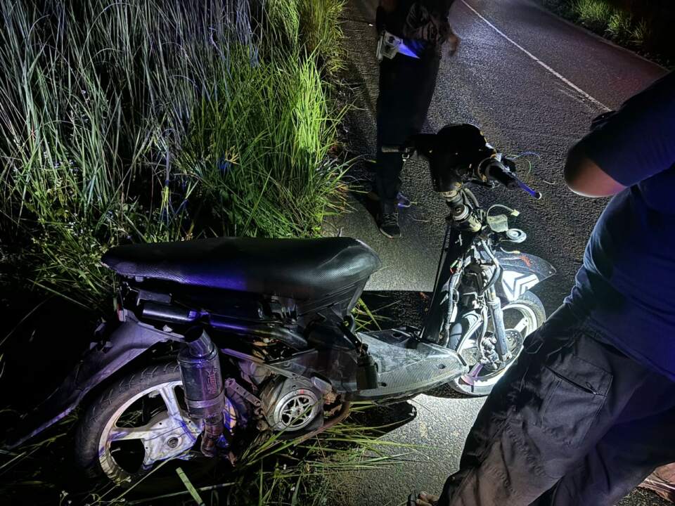 Sepeda motor yang dikendarai AM ringsek akibat Lakalantas di Jembatan Pawan lima, Jumat Petang (09/11/2024) - Istimewa