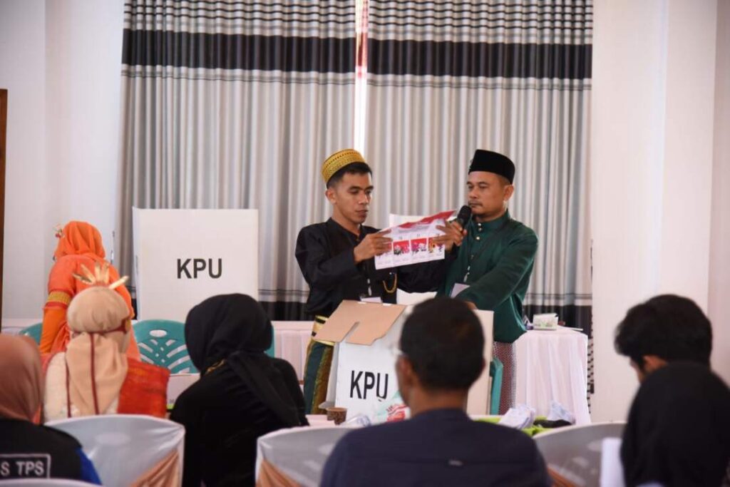 Proses simulasi penghitungan suara sah oleh petugas - Istimewa