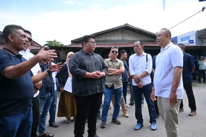 Bupati Ketapang saat berbincang dengan Ketua KADIN dan HIPMI - istimewa