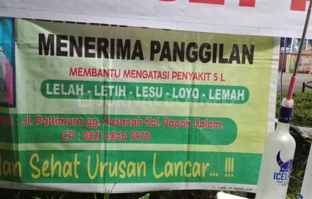 Lapak barang dagangan kesahatan di Perumahan Bumi Sempaja, Sempaja Selatan.