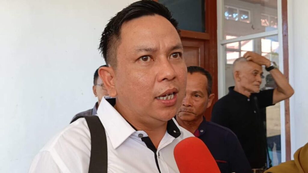Kepala Perum Bulog Sub Divre Ketapang, Jarau Matu - Agus Jb