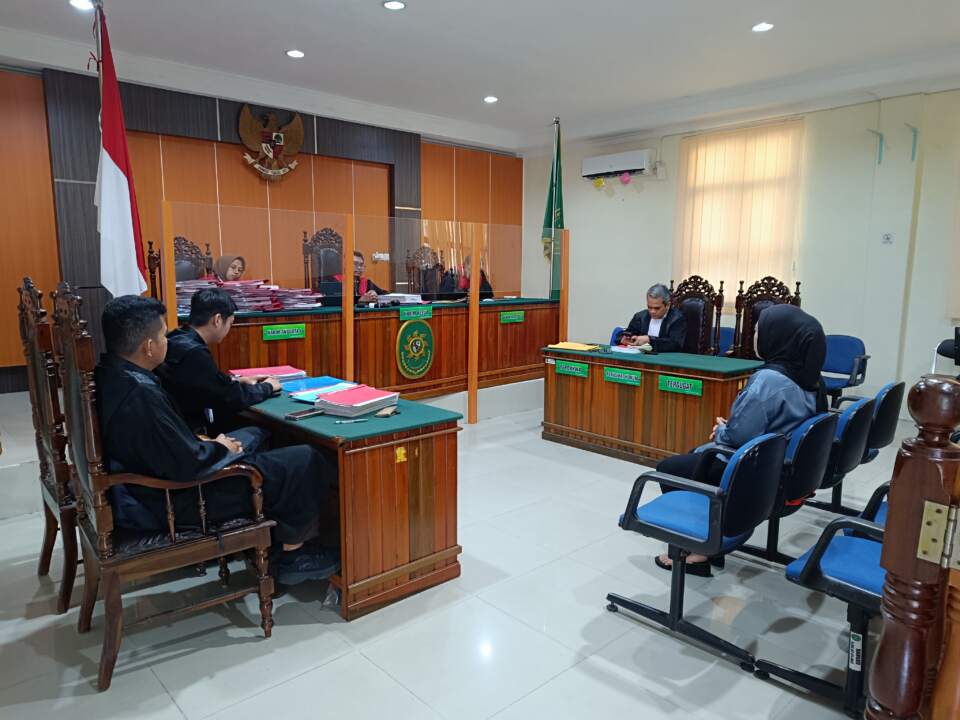 Terdakwa Radnida saat diruang sidang - Istimewa