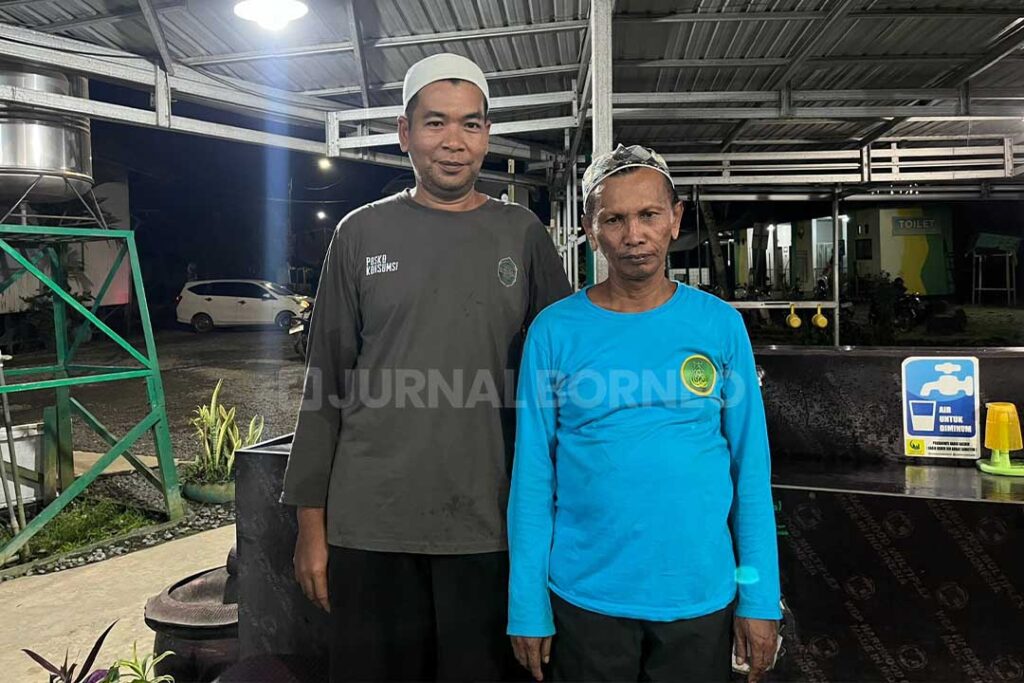 H. Hamka (kiri) dan Junairi para relawan Kubah Basirih Banjarmasin (Jalia/jurnalborneo)