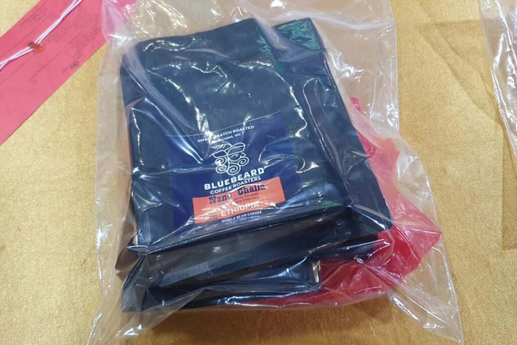 Barang bukti kemasan kopi bertuliskan Bluebears Coffee Roaster yang berhasil diamankan