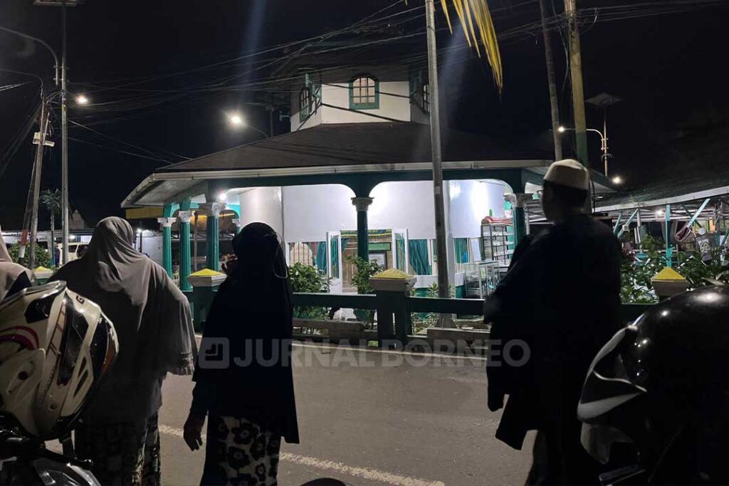 Terlihat sejumlah penziarah yang berdatangan (jalia/jurnalborneo)